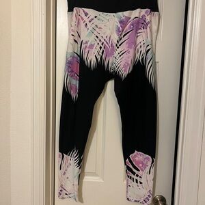 LuLaRoe Black and Purple Leaf Print Leggings TC2